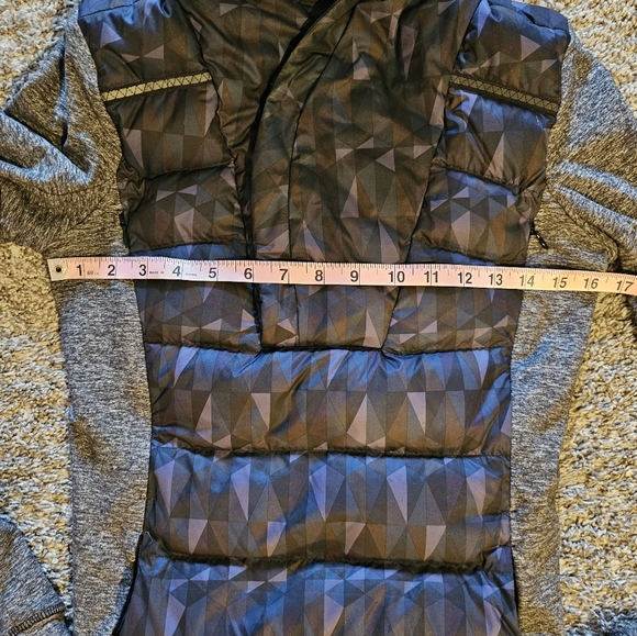 STUNNING LULULEMON FLUFF OFF GOOSE PUFFER JACKET - Picture 4 of 10